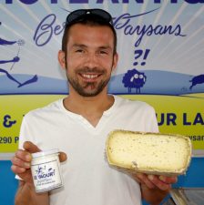 antoine-klein-est-producteur-de-fromages-et-yaourts-au-pur-lait-de-brebis-1564335059